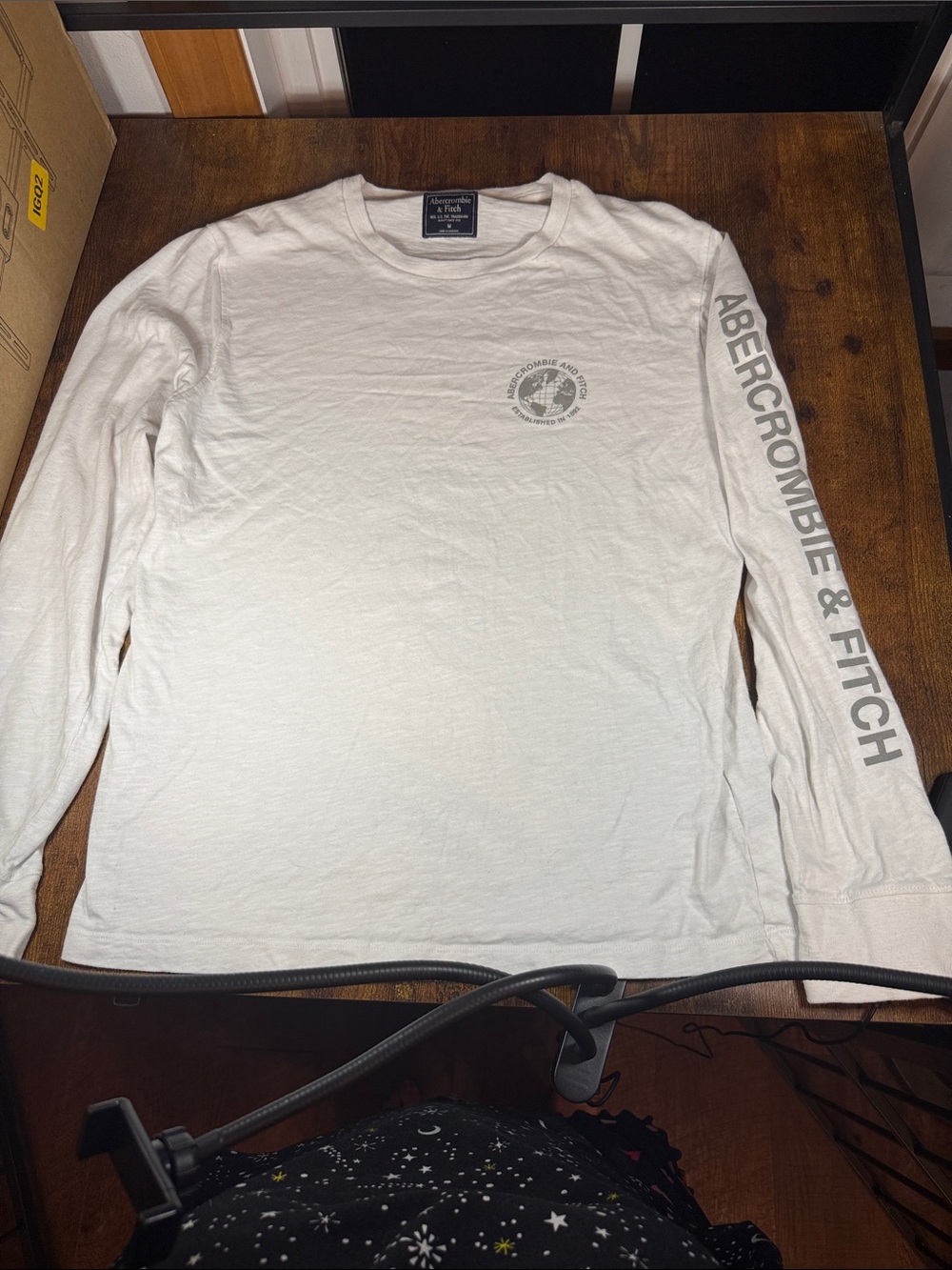 Abercrombie & Fitch Mens Medium White Graphic Long Sleeve Logo Shirt